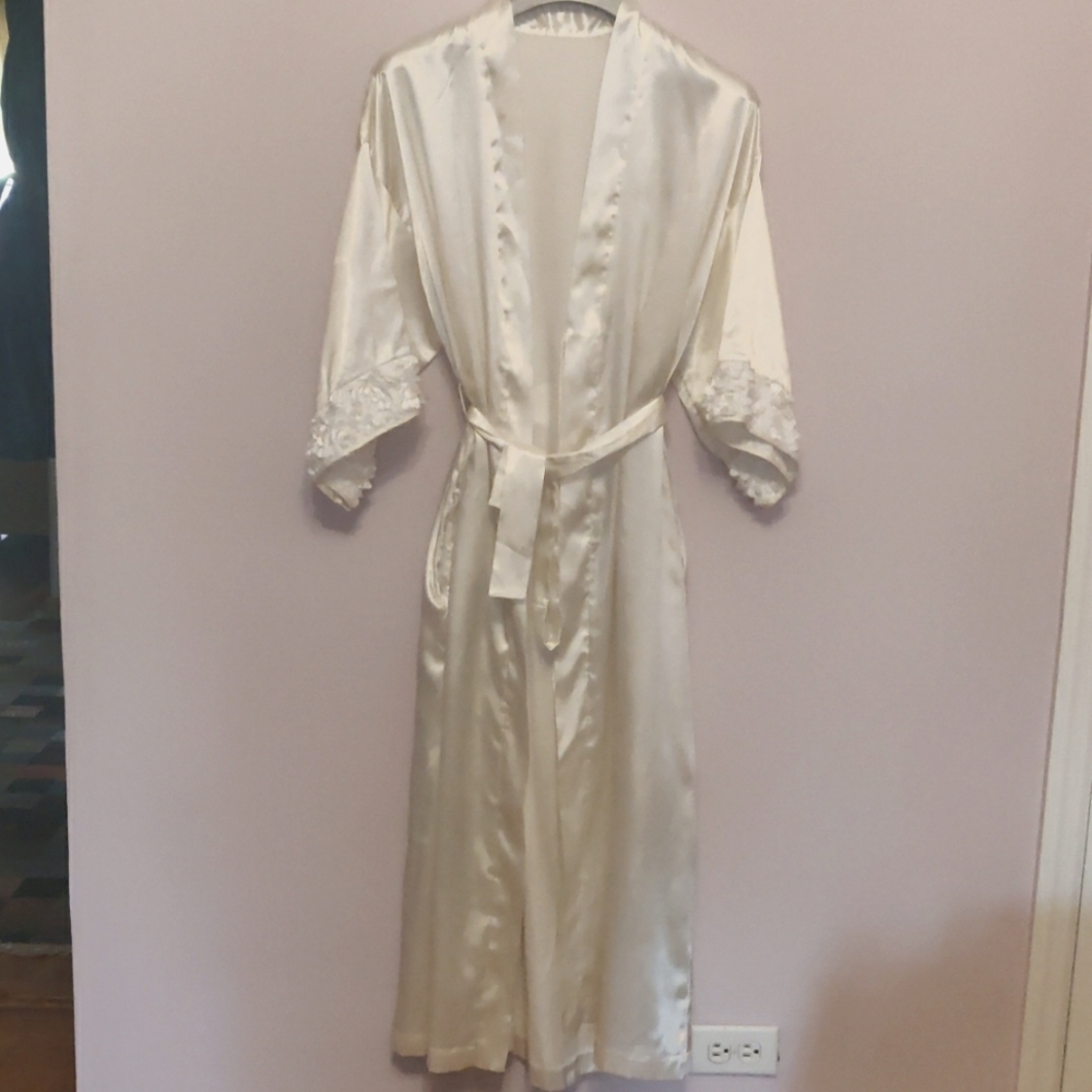 Silk long house white robe.